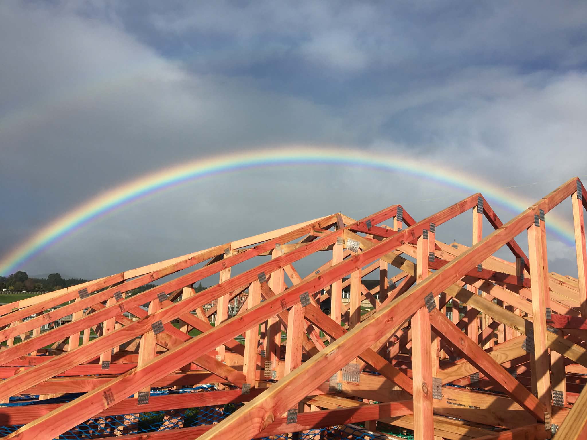 Roof trusses with rainbow